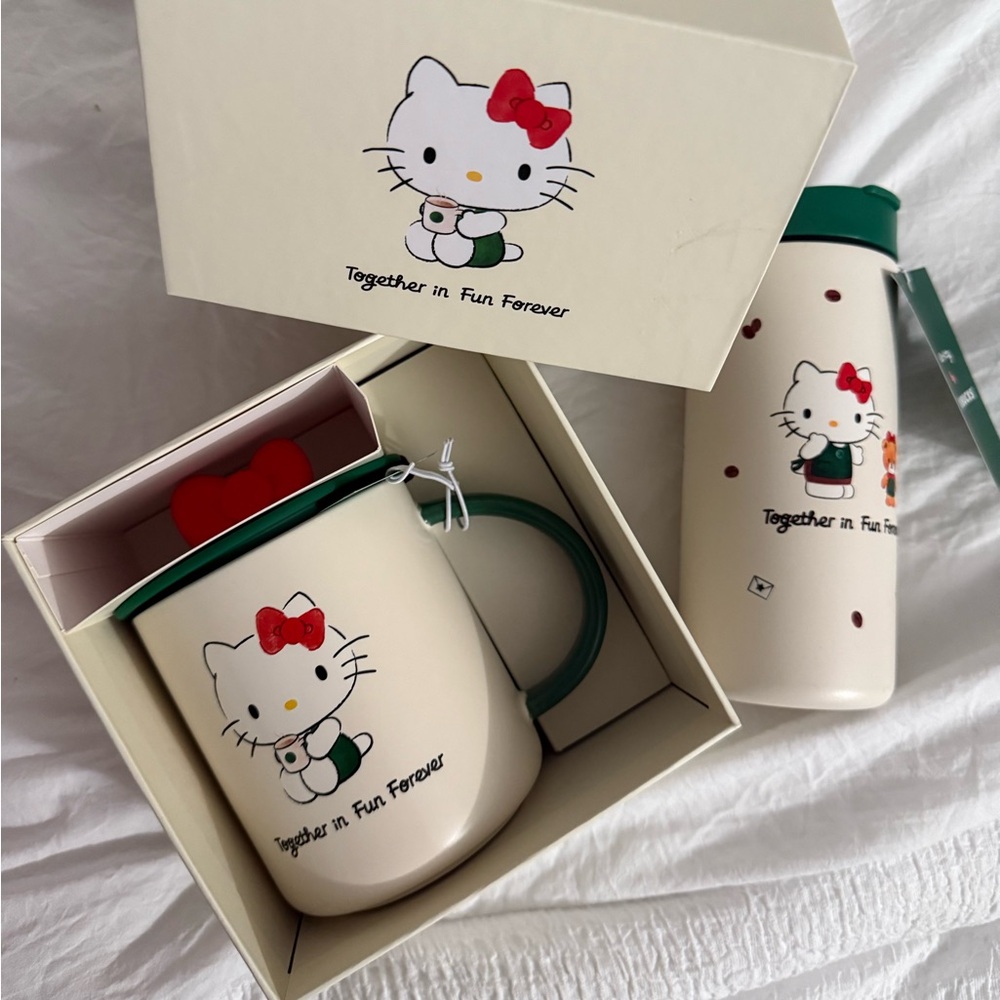 Starbucks Hello Kitty 2pc Set 2025